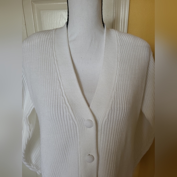 LIZ BAKER VINTAGE WHITE BUTTON DOWN SWEATER, SIZE M, PETITE - Picture 2 of 10